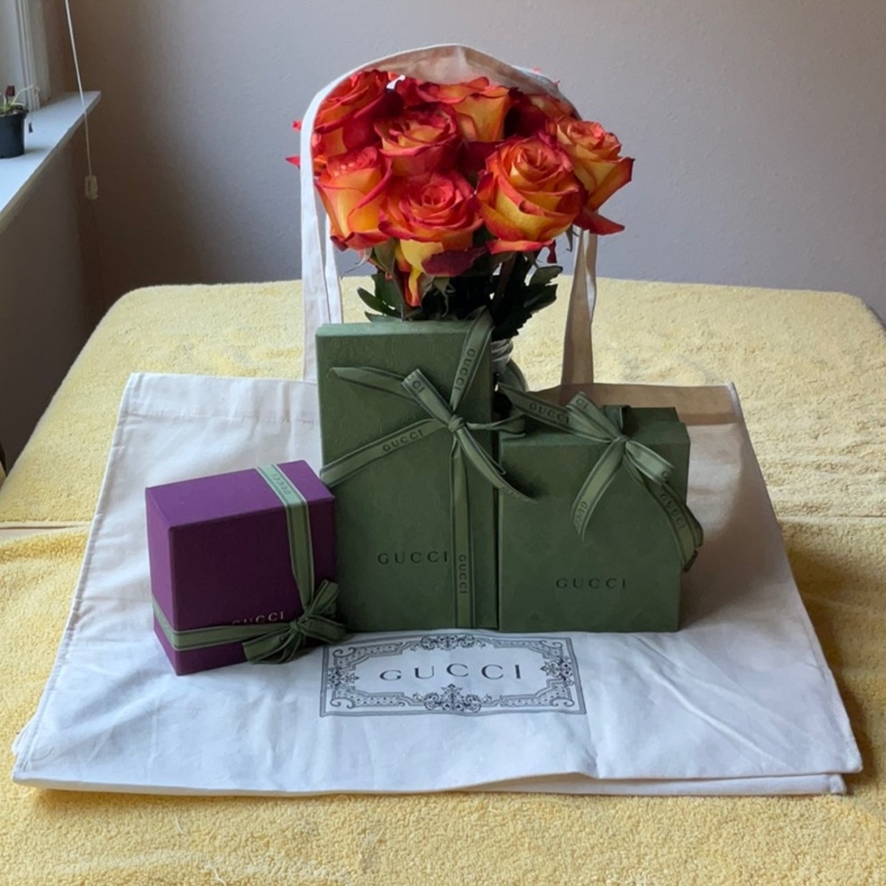 🎀 GUCCI TOTE & BOXES & RIBBONS 🎀